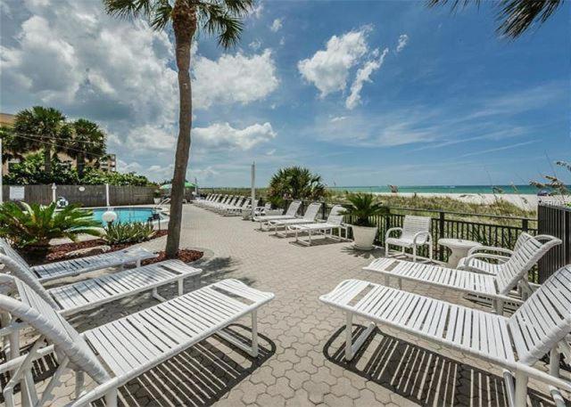 Beachfront Madeira Norte St. Pete Beach Exterior photo